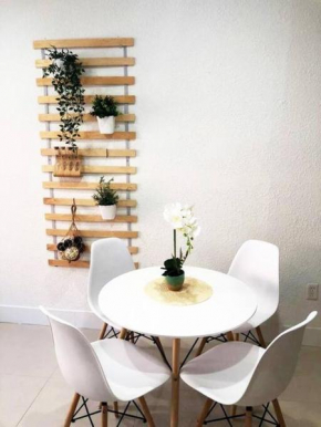 MODERN AND ECLECTIC APARMENT A STEPS THE BEACH